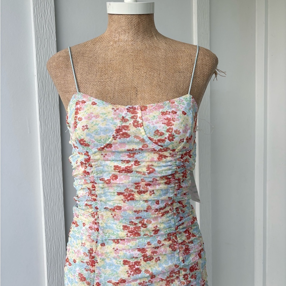 Almost Famous Bodycon Ruched Floral Dress MEDIUM NWT - Picture 2 of 7